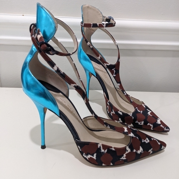 Sophia Webster x J.Crew | Eva metallic t-strap heel - Picture 3 of 13